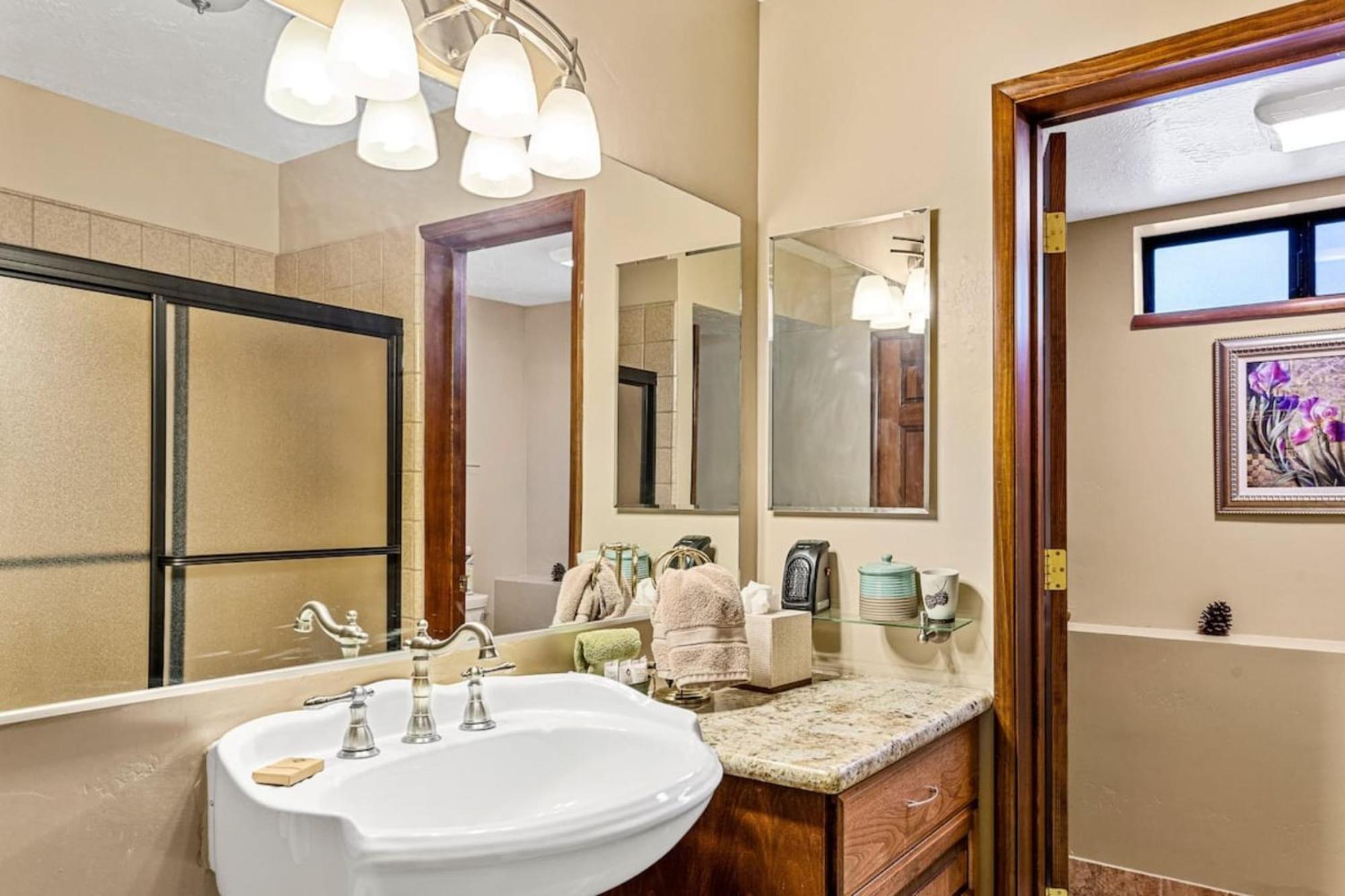 Sutter Ln By Avantstay Beautifully Remodeled Kitchen,4Cabin-Chic Bedrooms Blue Jay Exterior photo